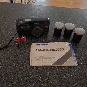 Olympus Super Zoom 3000 35mm AF 38-110mm Film Camera with 3 rolls film